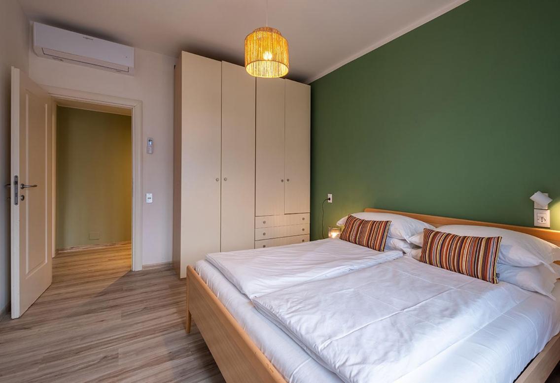 Lake View With Aircon - 5 Minutes From The Beach! Brenzone sul Garda Luaran gambar
