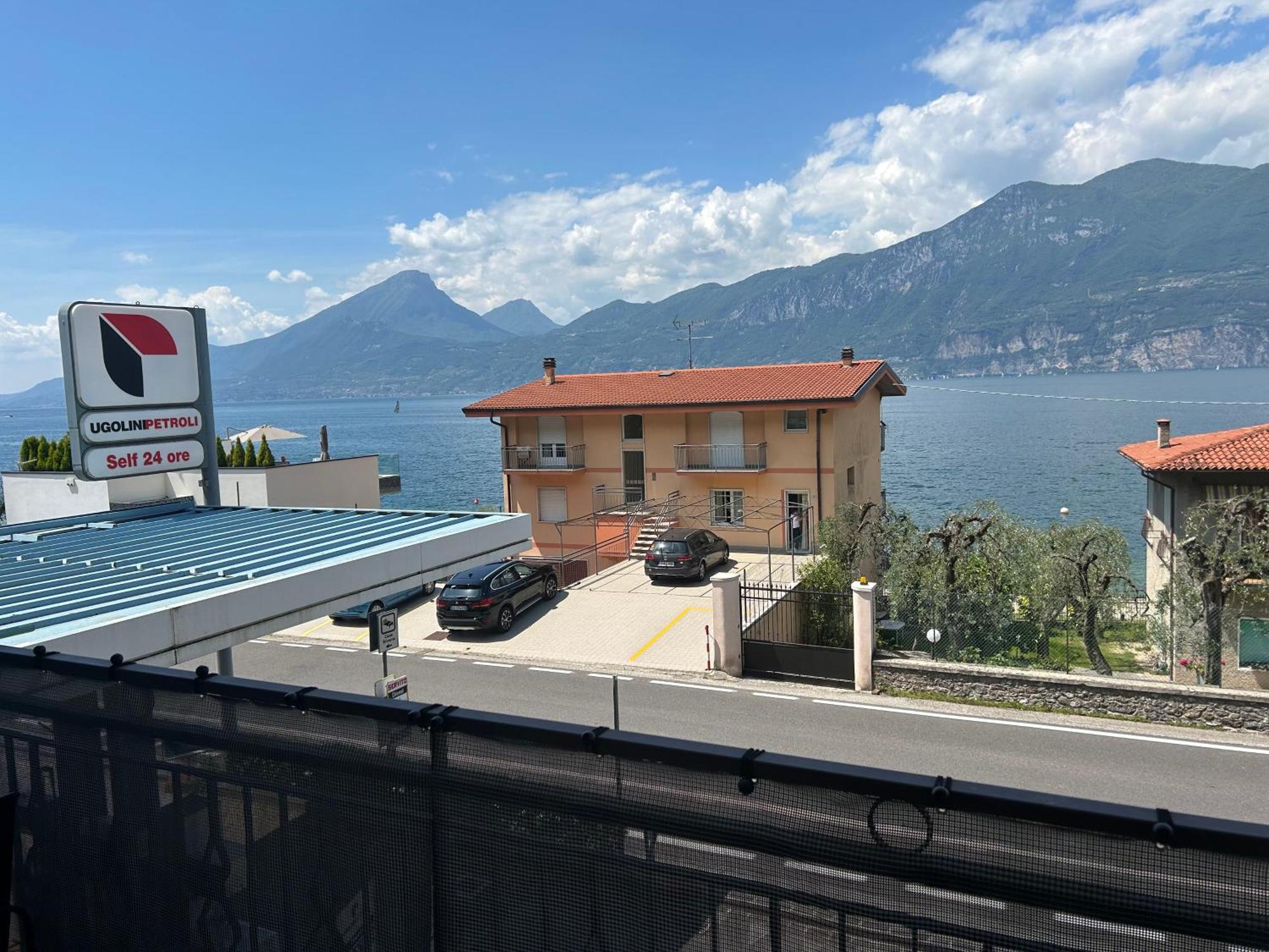 Lake View With Aircon - 5 Minutes From The Beach! Brenzone sul Garda Luaran gambar