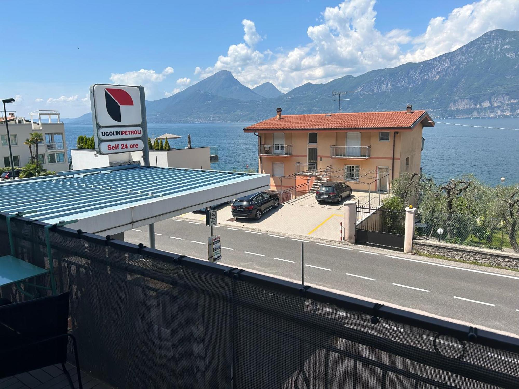 Lake View With Aircon - 5 Minutes From The Beach! Brenzone sul Garda Luaran gambar