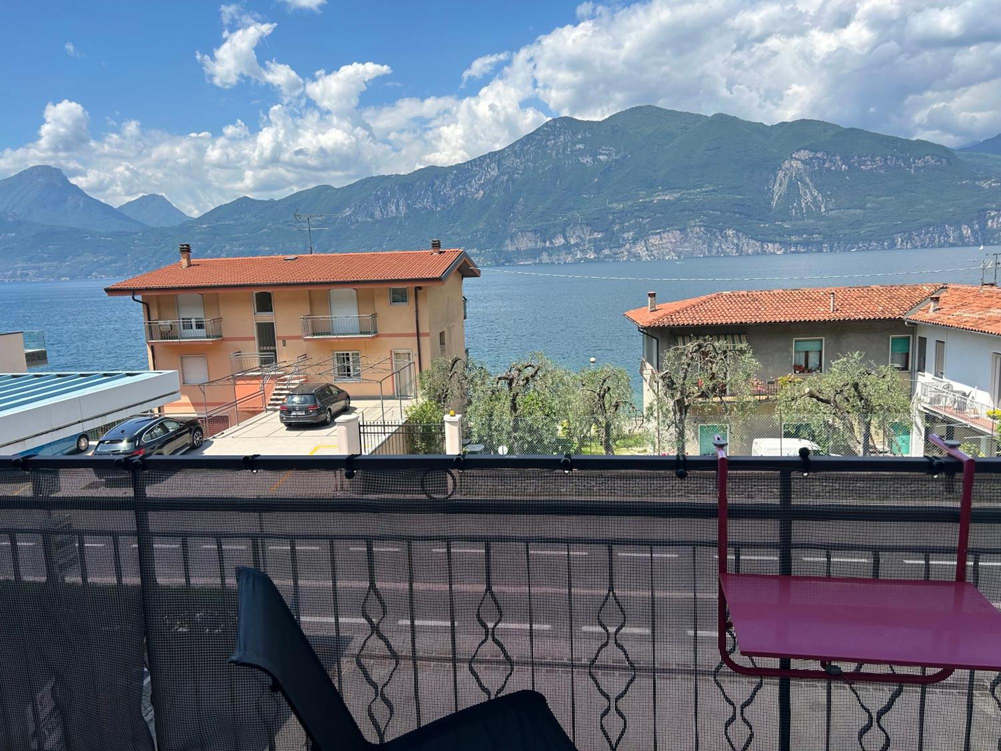 Lake View With Aircon - 5 Minutes From The Beach! Brenzone sul Garda Luaran gambar